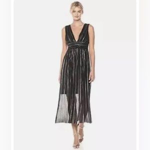 GUESS NWT ELEGANT BLACK/GOLD FOILED CHIFFON DRESS WITH DEEPV-NECK SIZE 0